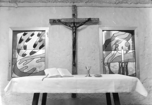 Altare Gesù a Nazareth con vetrate