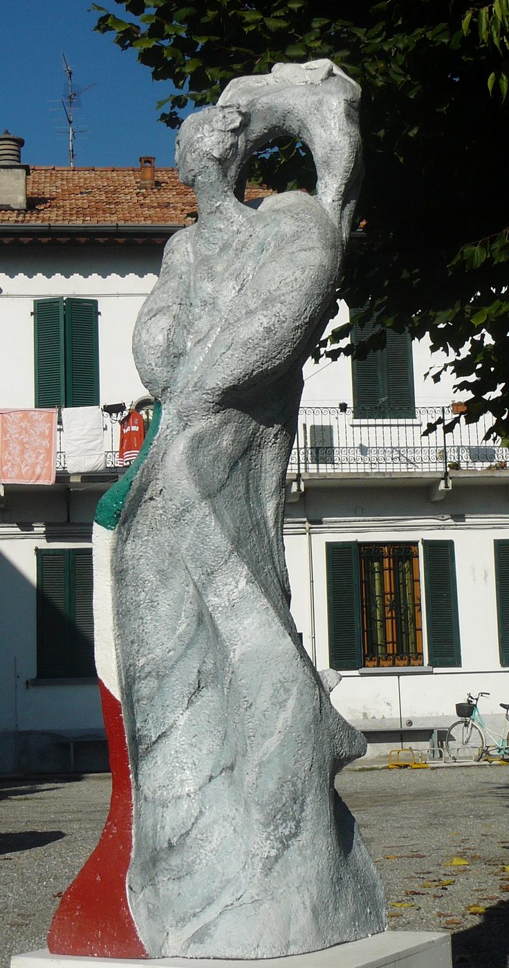 La Costituzione — I Patti Lateranensi — scultura di Pasquale Lo Moro