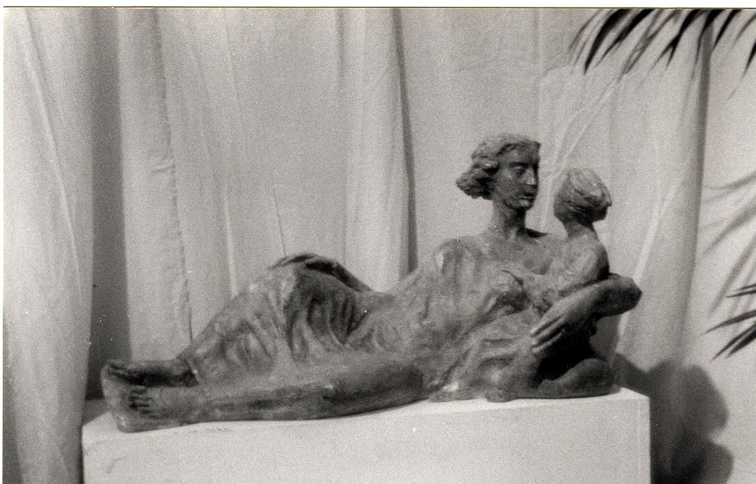 Madre con Bambino — scultura di Pasquale Lo Moro