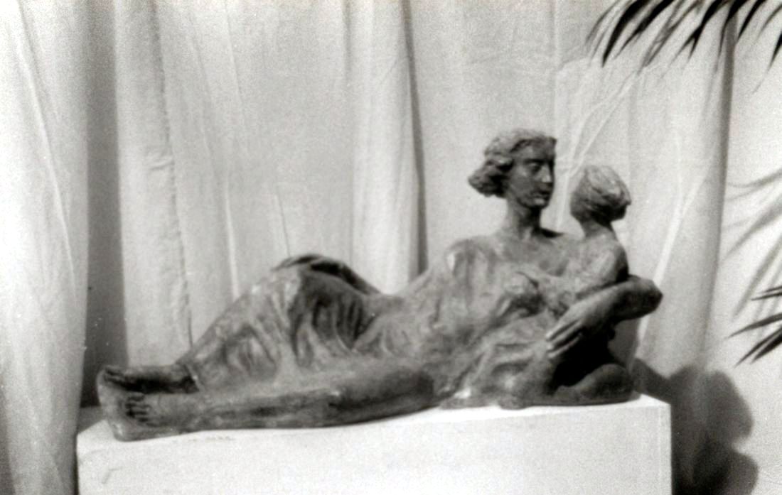 Madre con Bambino — scultura di Pasquale Lo Moro