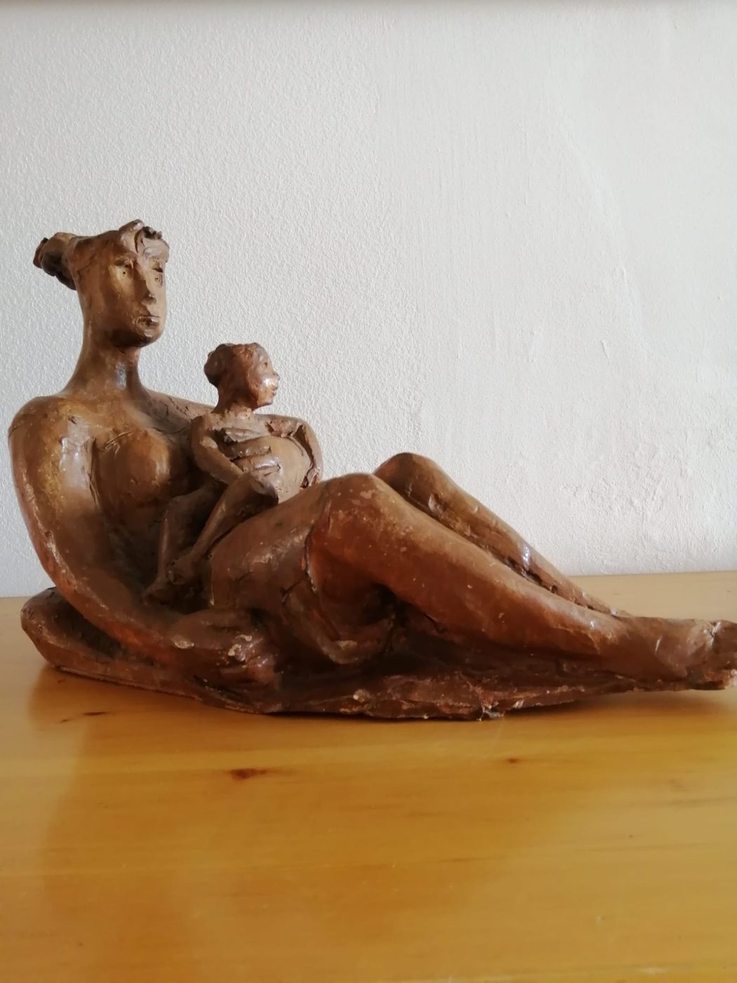 Madre con Bambino — scultura di Pasquale Lo Moro